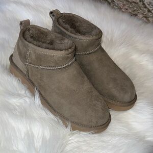 UGG ultra mini in color Antelope